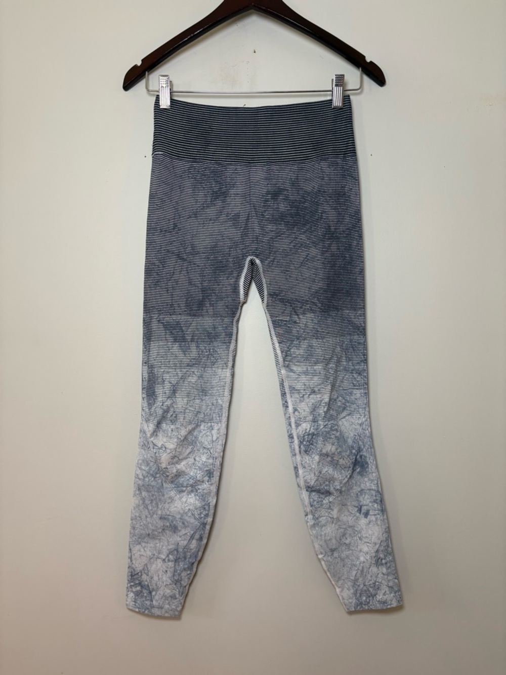 Lululemon Ebb To Train Tight Wash White Black Luna Size 8 High Rise Leggings